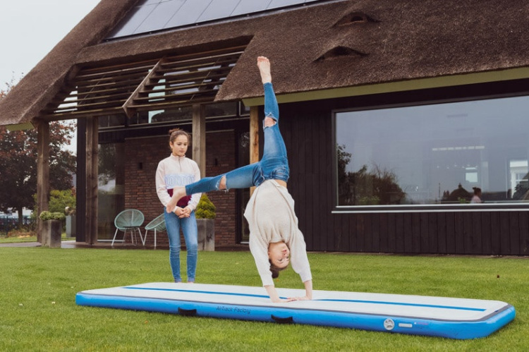 Inflatable floor mats